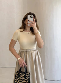 B.Beige